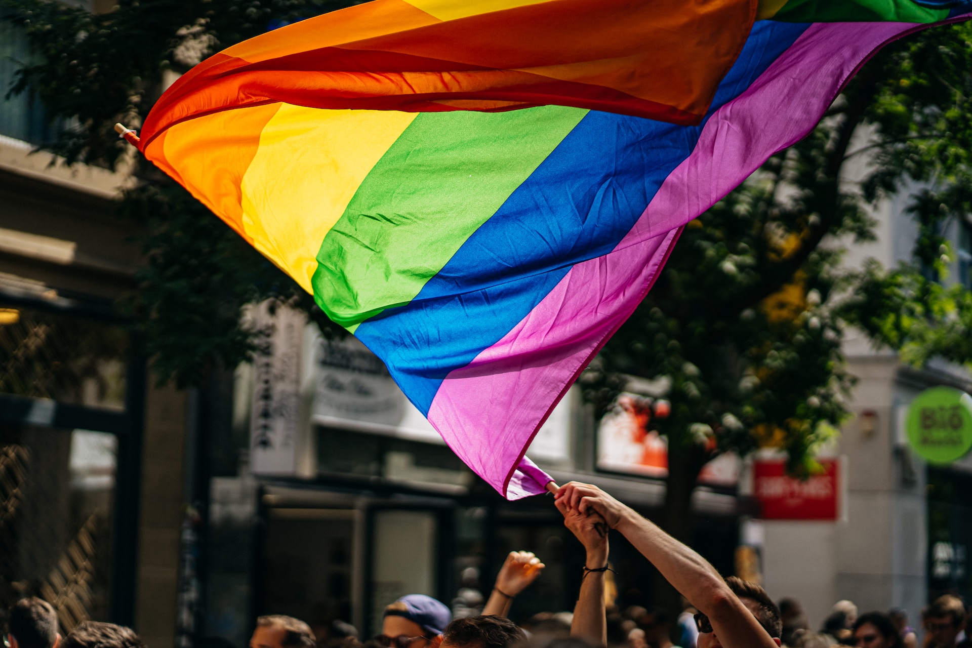 σημαία ουράνιο τόξο σύμβολο της LGBTQ+ κοινότητας