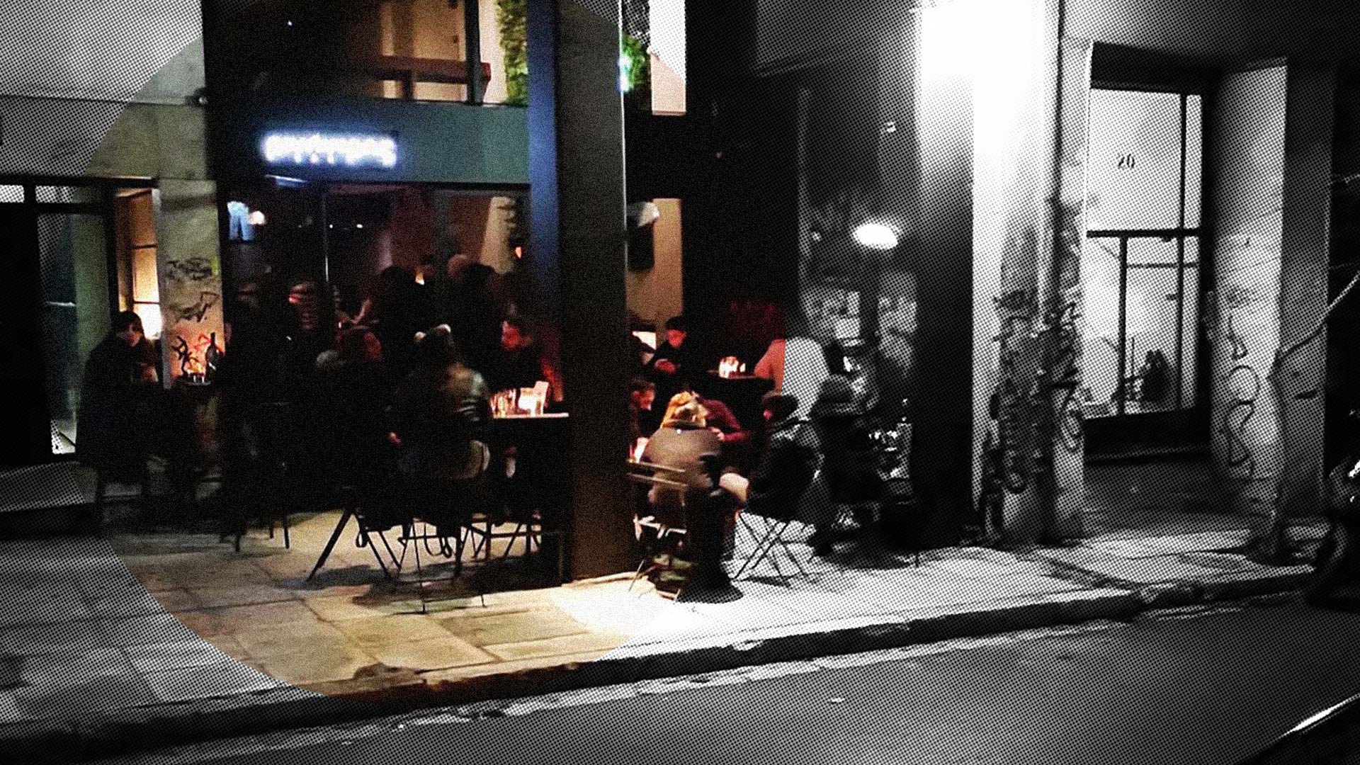 διασκεδάζοντας βουβά
