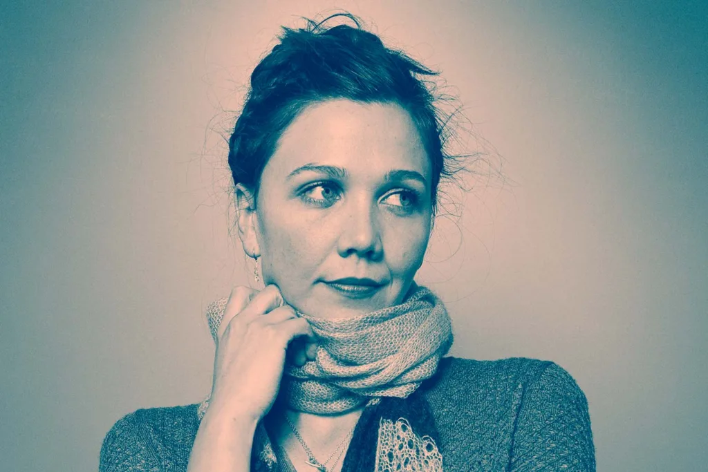 Μάγκι Τζίλενχαλ 