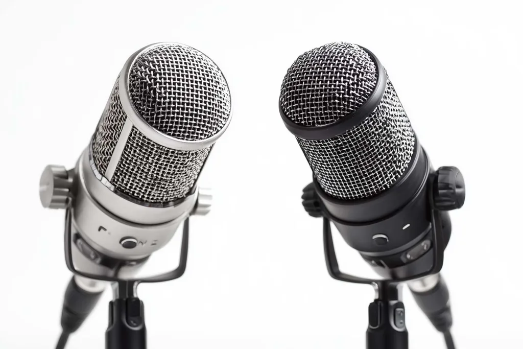 Όταν τα podcasts γεμίζουν κάθε σιωπή: Ο αθόρυβος κορεσμός του εγκεφάλου μας podcasts