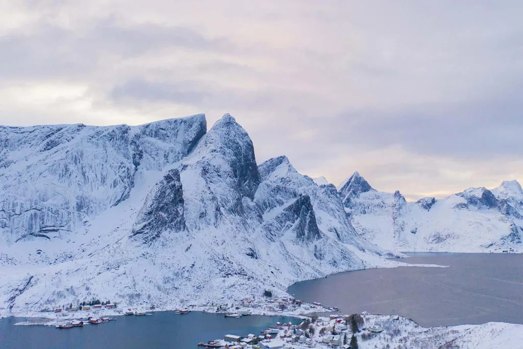 Η Γροιλανδία δεν είναι «ένα κομμάτι πάγου». Eίναι το όριο ανάμεσα στη δύναμη και την αλαζονεία Γροιλανδία